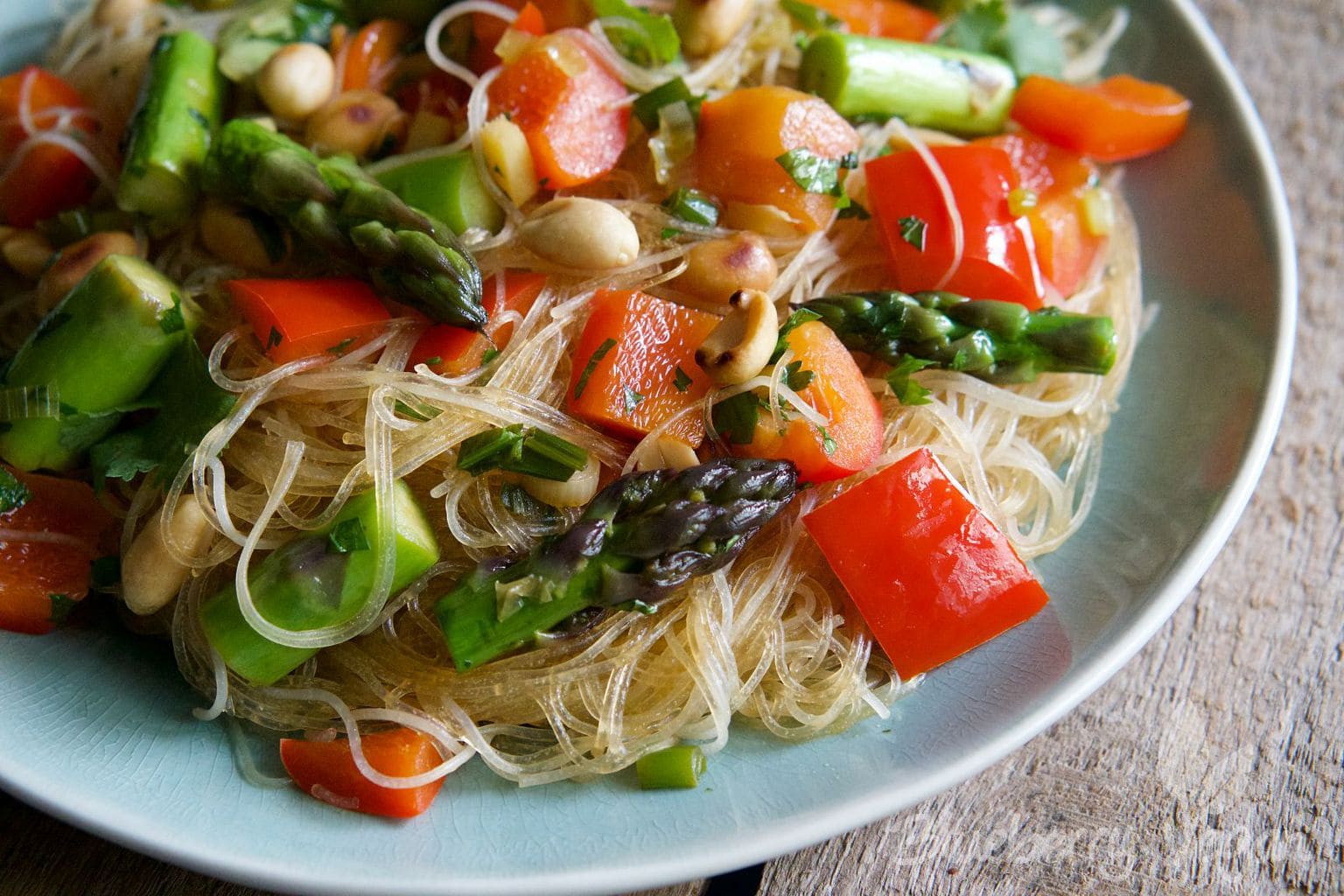 Asiatischer Reisnudel-Spargel-Salat - Blueberry Vegan