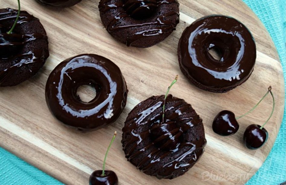 [cml_media_alt id='5334']Schoko Brownie Donuts mit Kirschen.[/cml_media_alt]