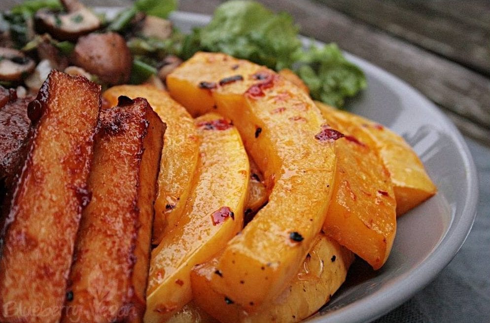 [cml_media_alt id='7955']herbst-bowl-mit-barbecue-tofu-und-ofen-kuerbis-vegan-rezept[/cml_media_alt]