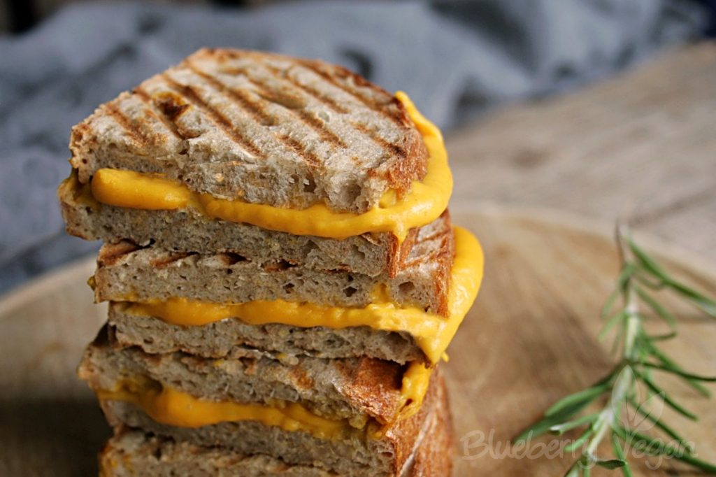 Leckere Butternuss-Käse-Sandwiches | Blueberry Vegan