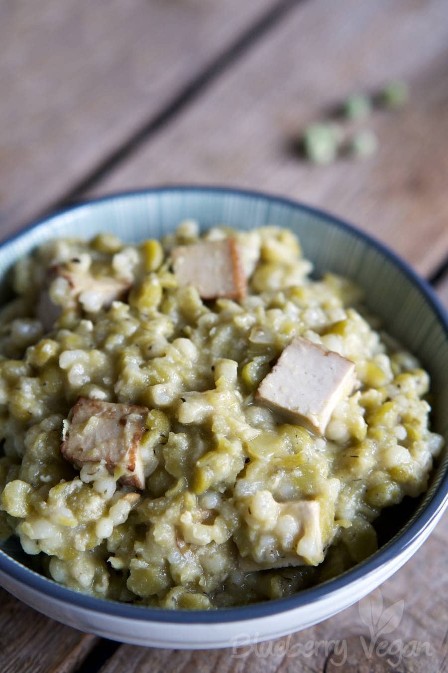 Deftiger Erbseneintopf mit Graupen und Räuchertofu - Blueberry Vegan