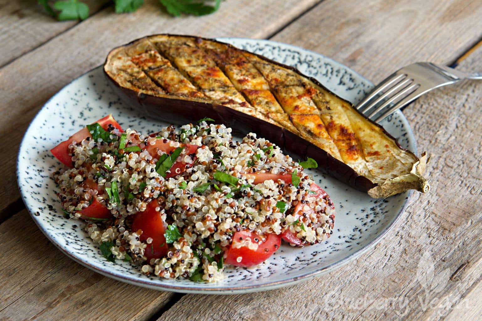 Gebackene Aubergine mit lauwarmem Quinoa-Taboulé | Blueberry Vegan
