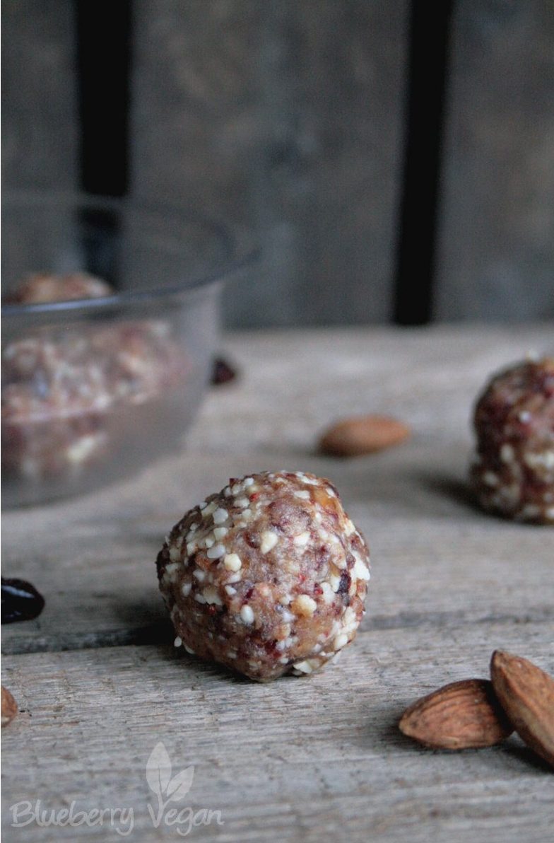 Energy Balls with Almonds and Cranberries