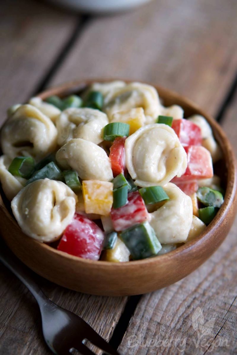 Bunter Tortellini-Salat mit Tofu-Mayo | Blueberry Vegan