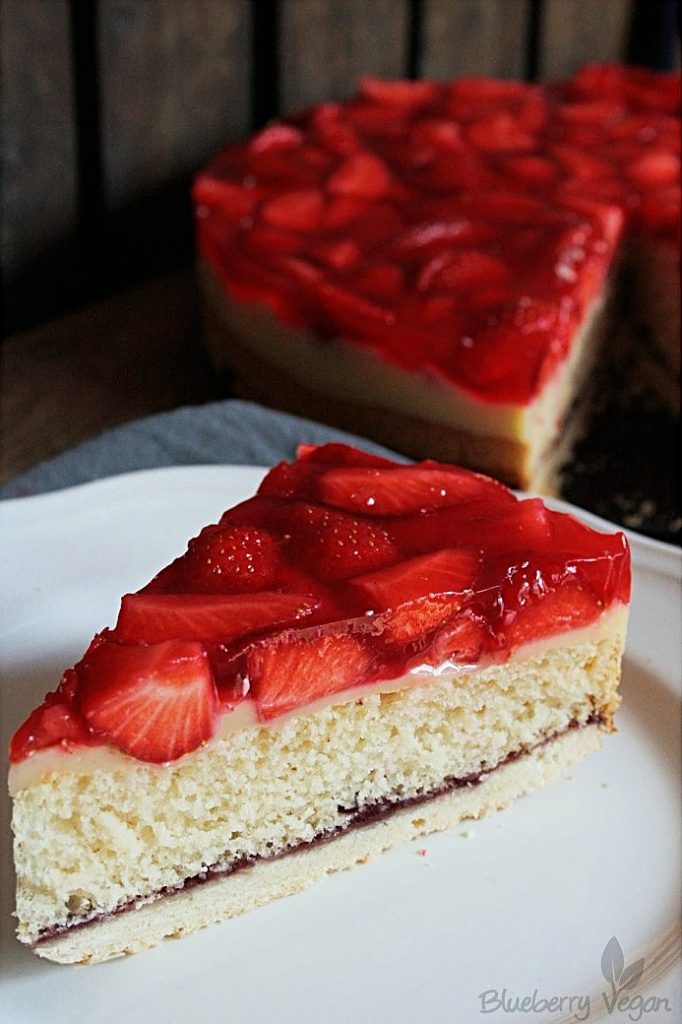 Erdbeerkuchen mit Mürbe- und Biskuitteig