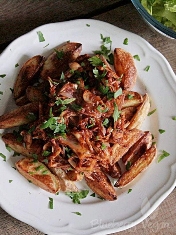 Pulled Jackfruit with Crispy Potatoes and Barbecue Sauce