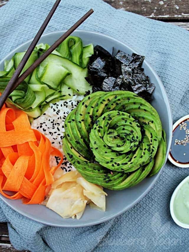 Sushi Bowl mit Avocado