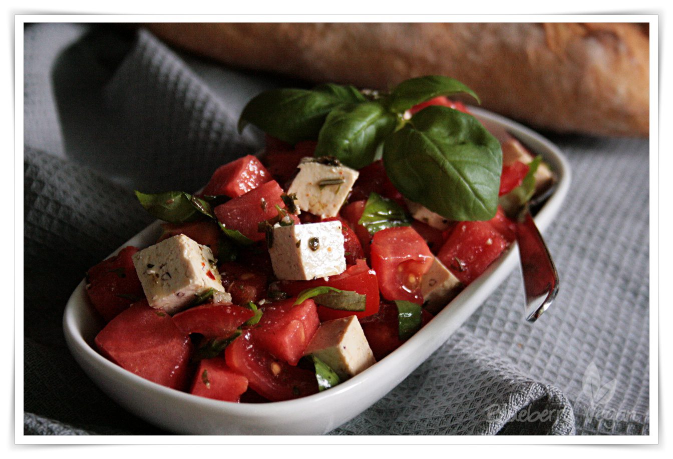 Salat mit Wassermelone, Basilikum und Feta-Alternative | Blueberry Vegan