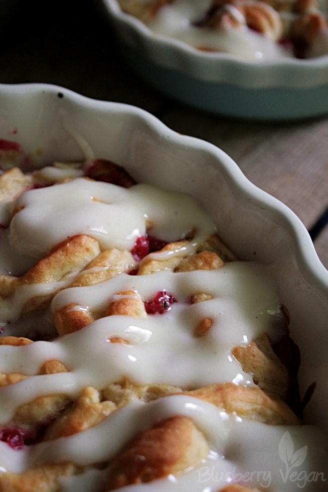 Johannisbeer-Joghurt-Schnecken mit Guss