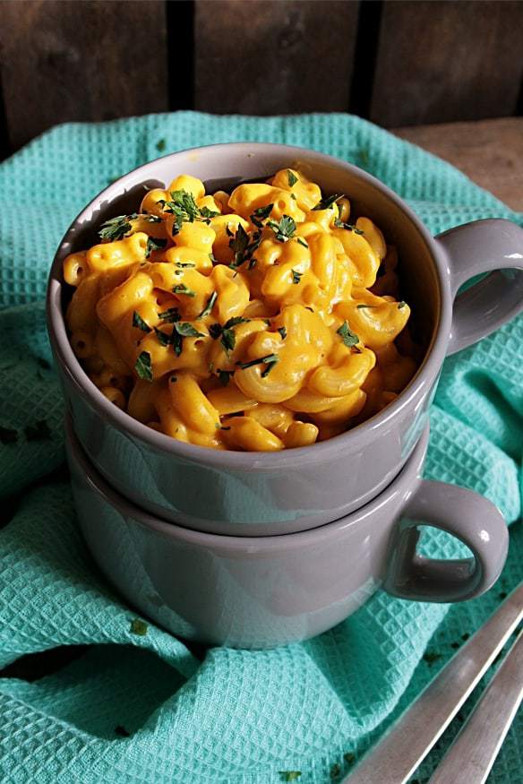 Vegane Mac and Cheese mit der ultimativen veganen Käsesauce