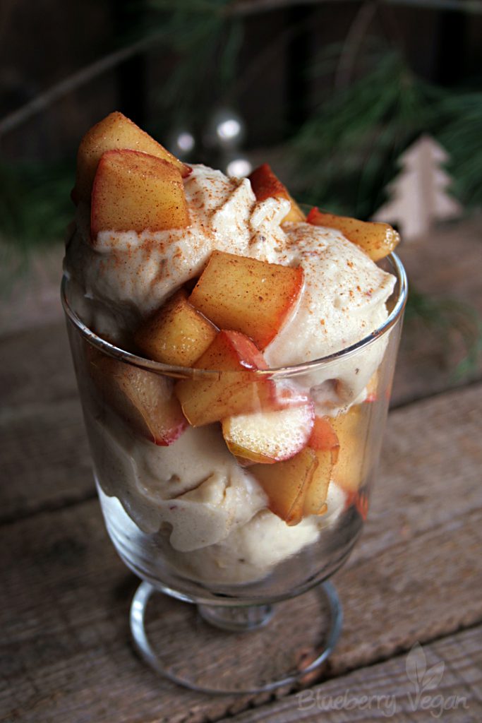 Apfel-Zimt-Nicecream mit glasierten Äpfeln