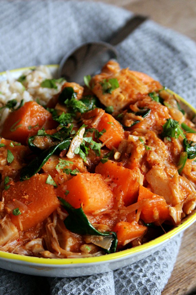 Jackfruit-Süßkartoffel-Curry mit Spinat - Blueberry Vegan