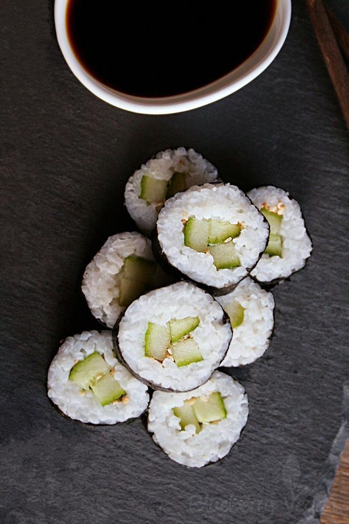 Veganes Sushi - Maki mit Shiitake, Avocado und Gurke | Blueberry Vegan