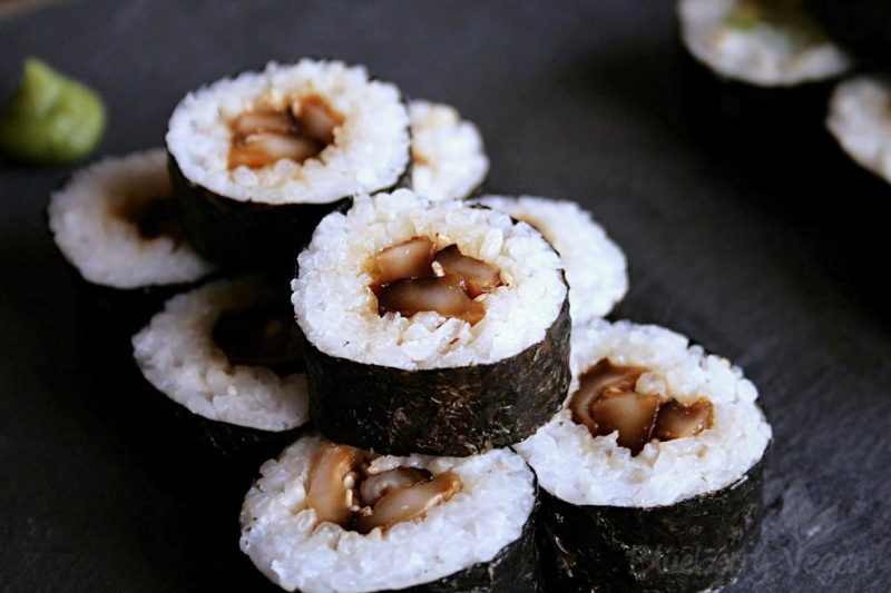 Veganes Sushi - Maki mit Shiitake, Avocado und Gurke | Blueberry Vegan