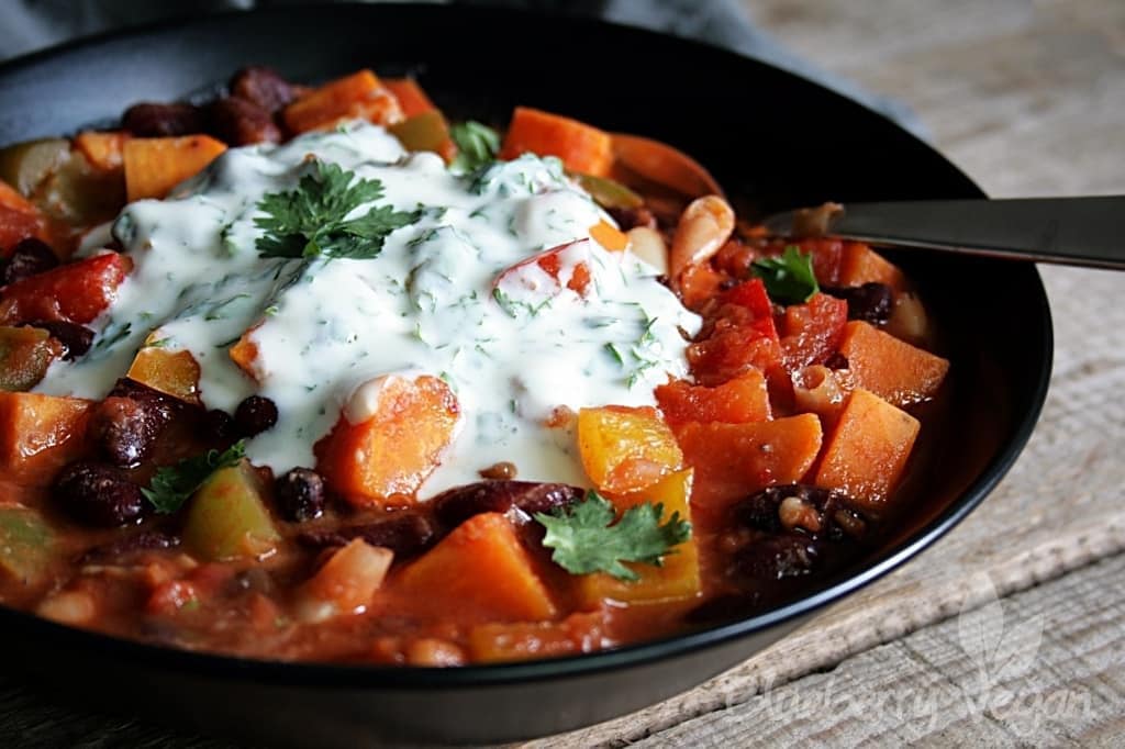 Kunterbuntes Gemüse-Chili mit Süßkartoffeln - Blueberry Vegan