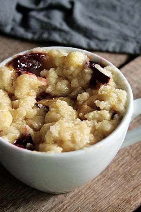 Schneller Pflaumen-Streusel-Tassenkuchen