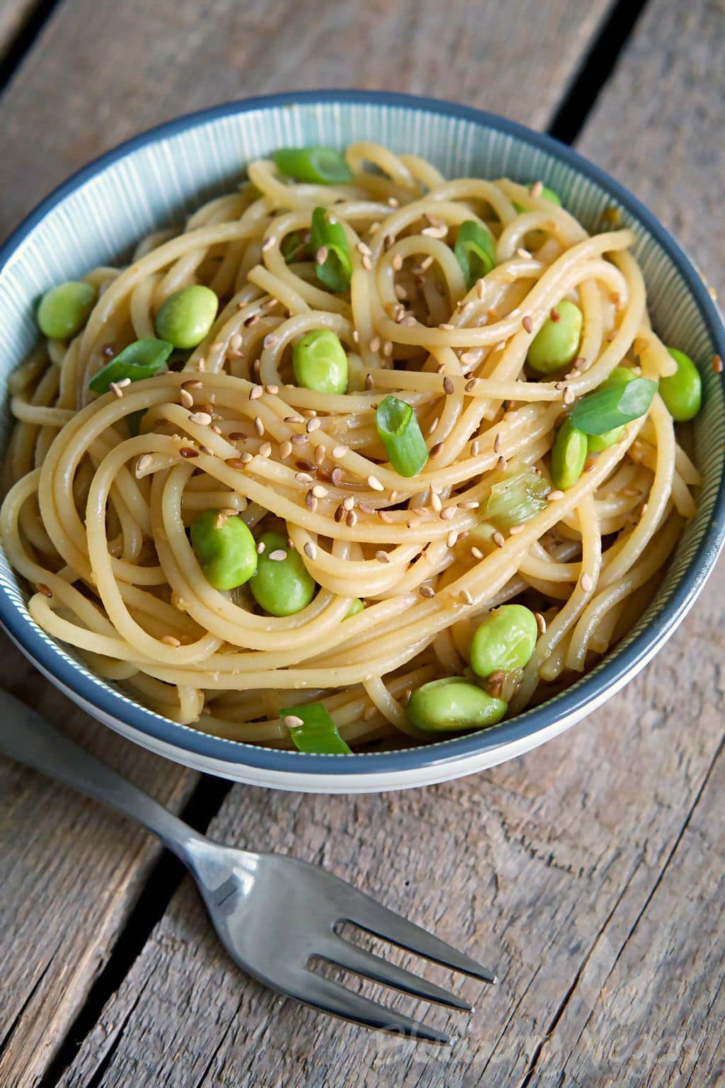 Würzige Sesam-Nudeln mit Edamame