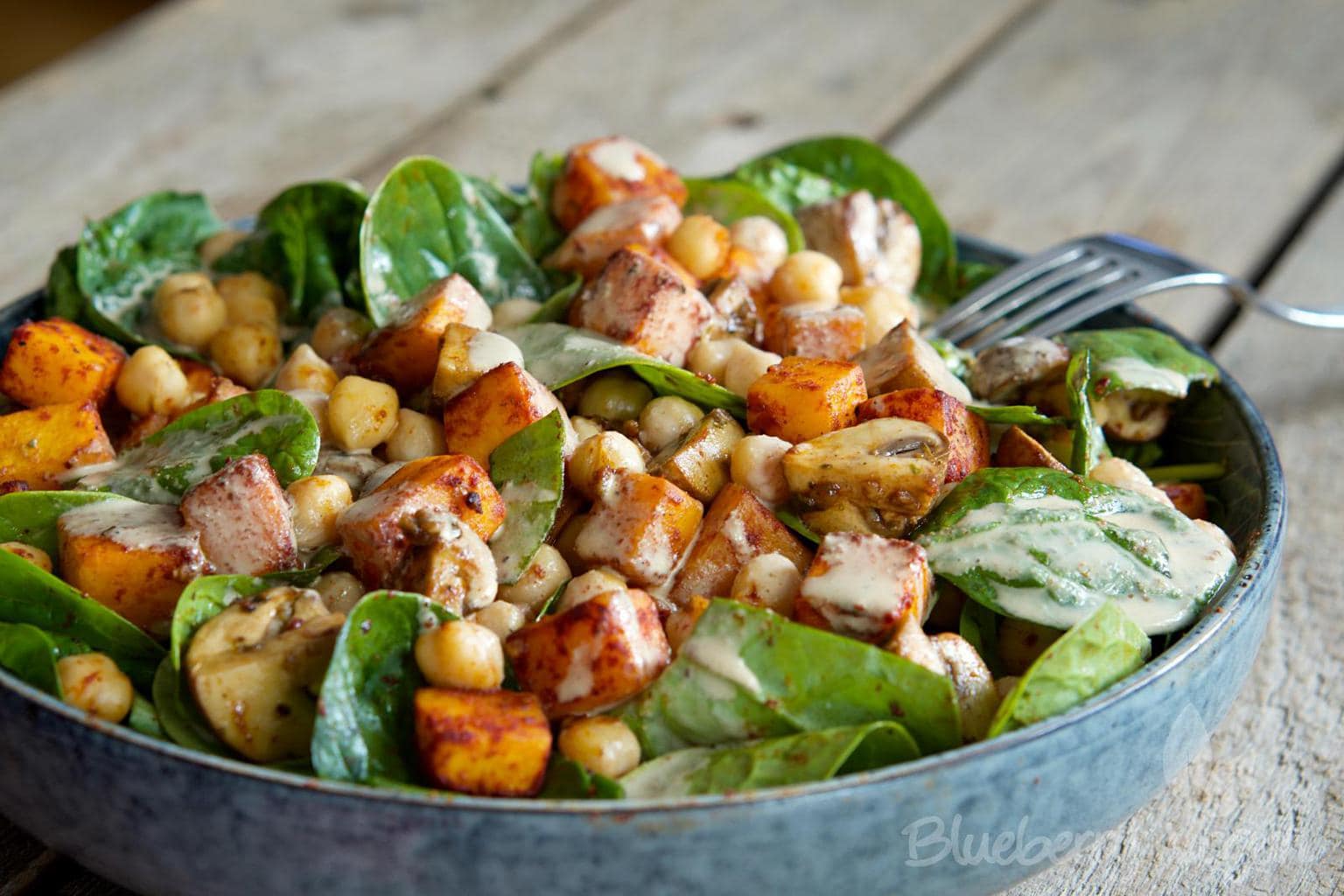 Warmer Spinatsalat mit gebackenem Kürbis, Balsamico-Pilzen ...