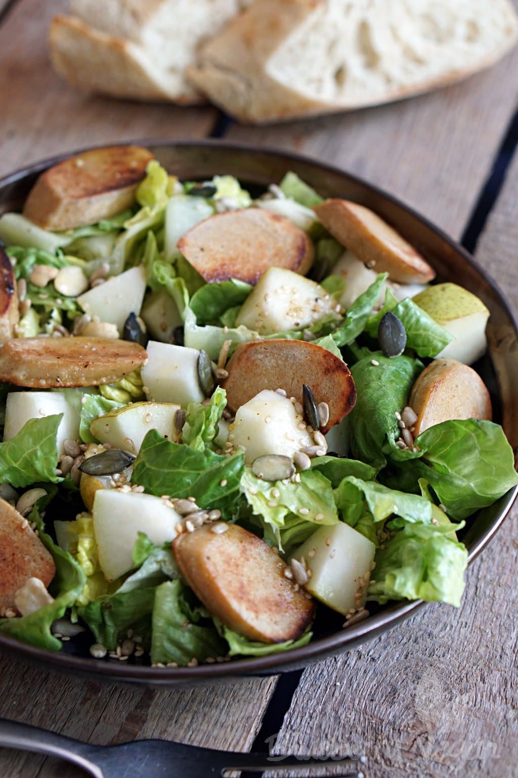 Salat mit Birne und Bratwurst | Blueberry Vegan