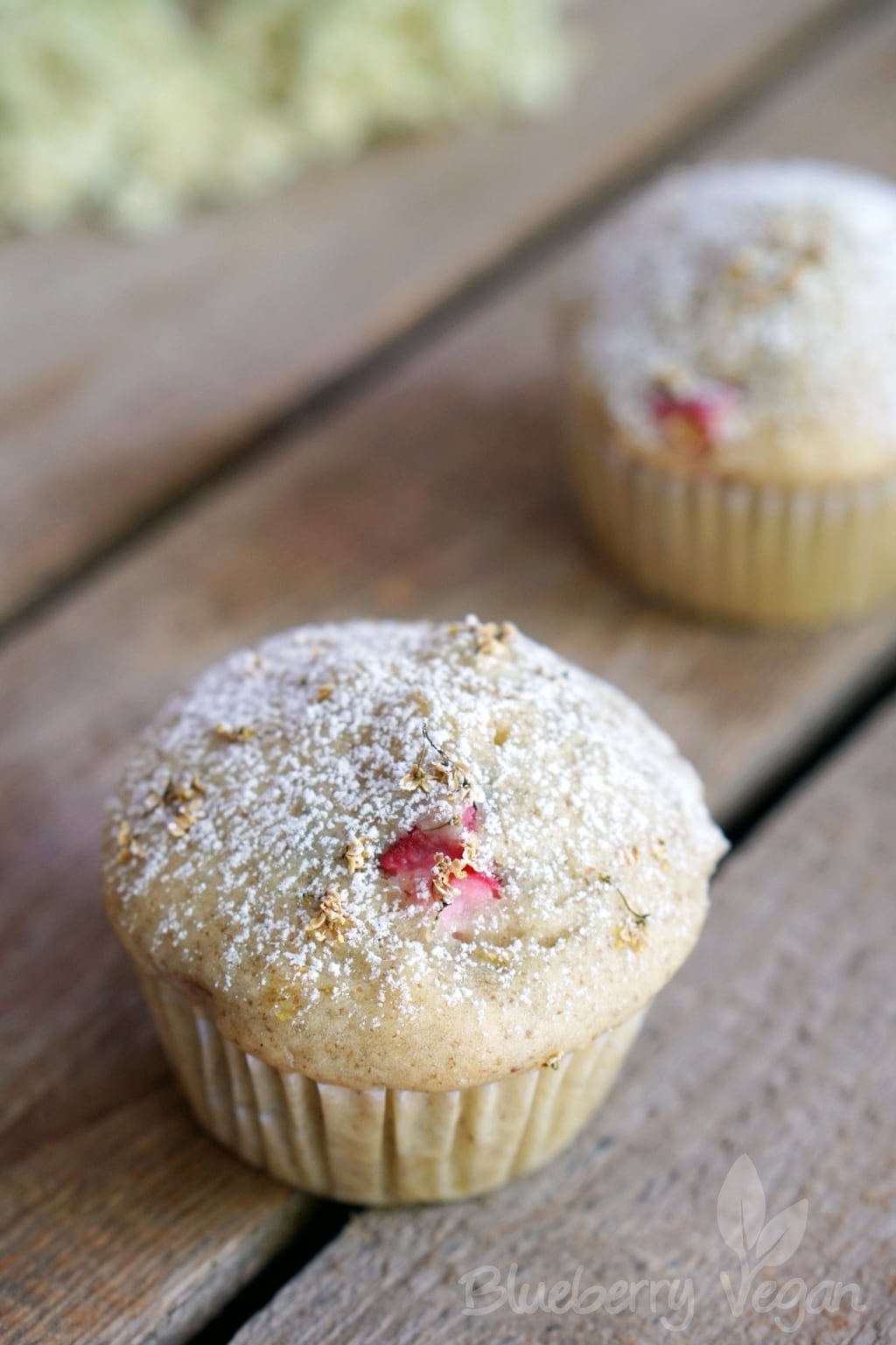 Saftige Rhabarber-Holunderblüten-Muffins